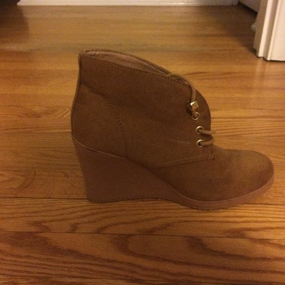 Tan wedged heel light boots - Picture 3 of 4
